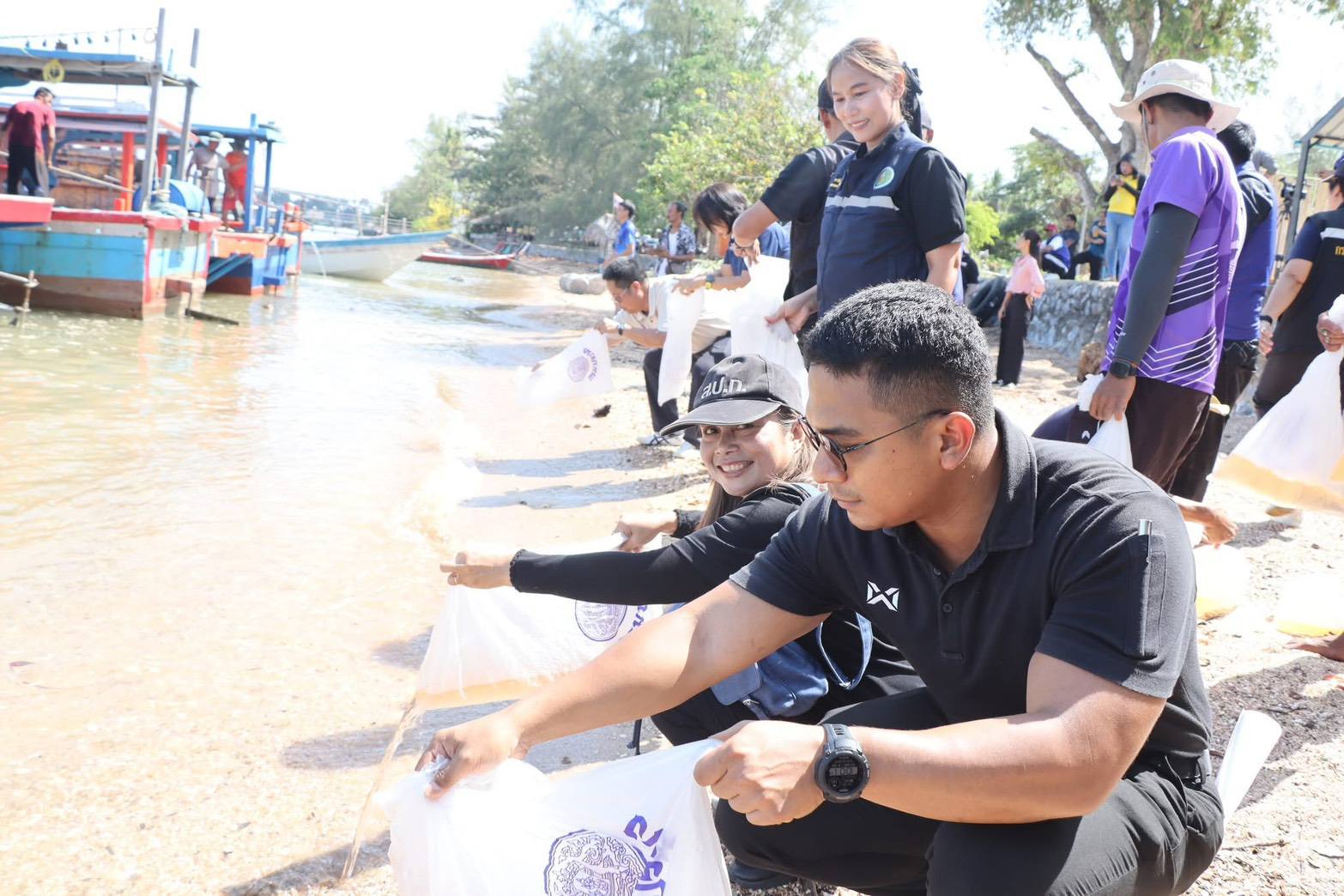 title - ปฏิรูปที่ดินจังหวัดสตูล ร่วมกิจกรรมปล่อยเรือประมงเพื่อจัดวางบ้านปลา (ซั้งกอ)